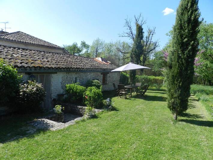 Location de vacances pour 5 personnes, avec jardin et piscine à Flaugnac - 2