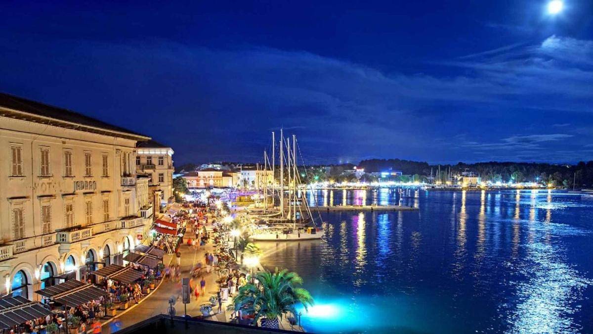 Double Room with Balcony and Sea View in Poreč, Grad Poreč