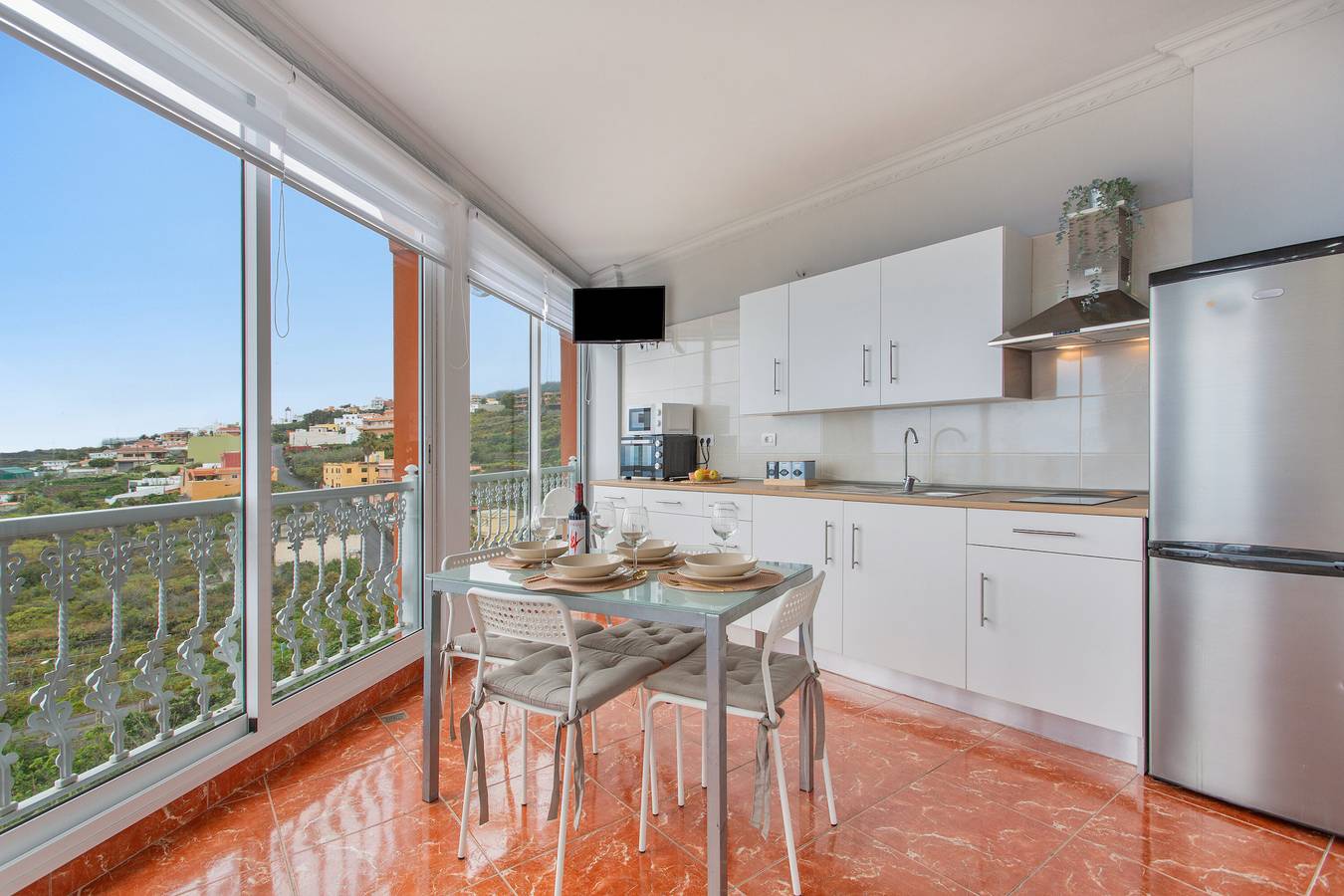 Vacation Home 'Tajinaste' with Sea View, Private Terrace and Wi-Fi in Santa Bárbara (Canary Island), Icod de los Vinos