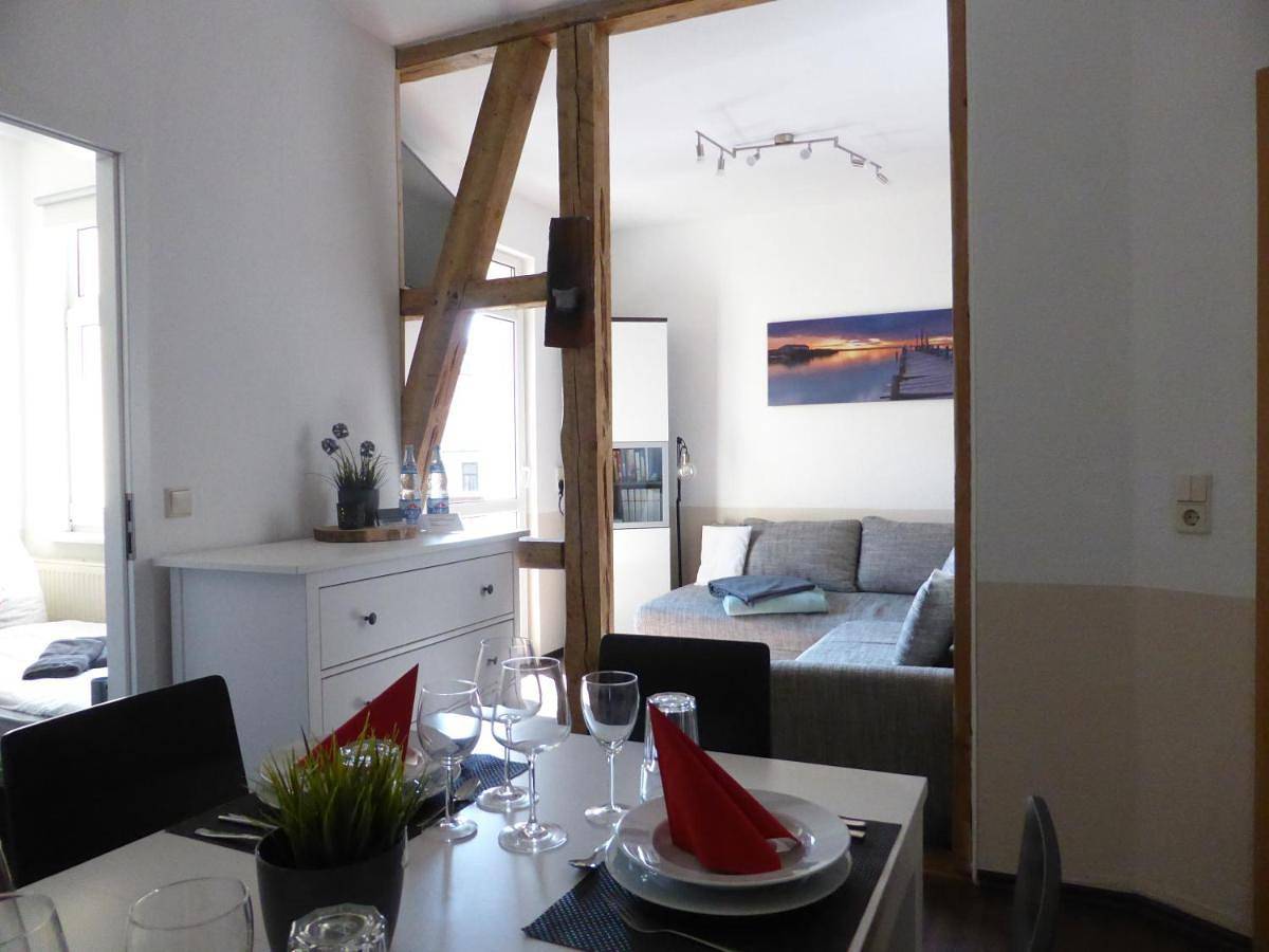 Ganze Wohnung, Ferienwohnung Friedrich Schiller, 2 Schlafzimmer, Balkon,kostenloses Wifi, nähe Zentrum, in Wenigenjena, Jena