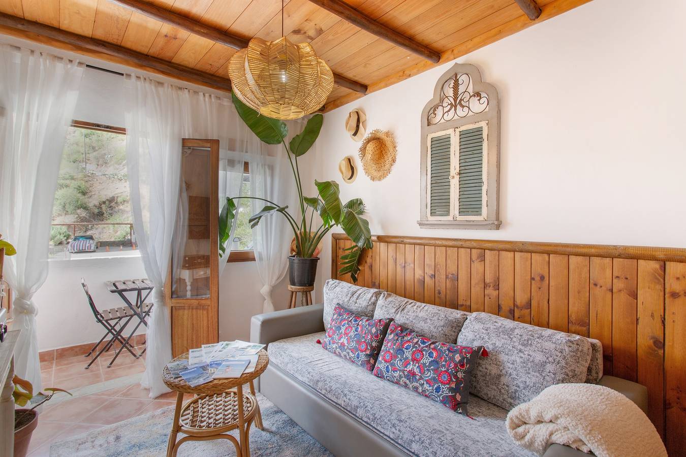 Entire apartment, Vacation 'Casa Fuente Hervera' with Mountain View, Wi-Fi and Air Conditioning in Las Lagunetas, Vega de San Mateo