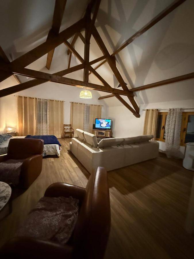 Maison d’hôte pour 4 personnes, avec Balcon et Terrasse ainsi que Jardin et Vue