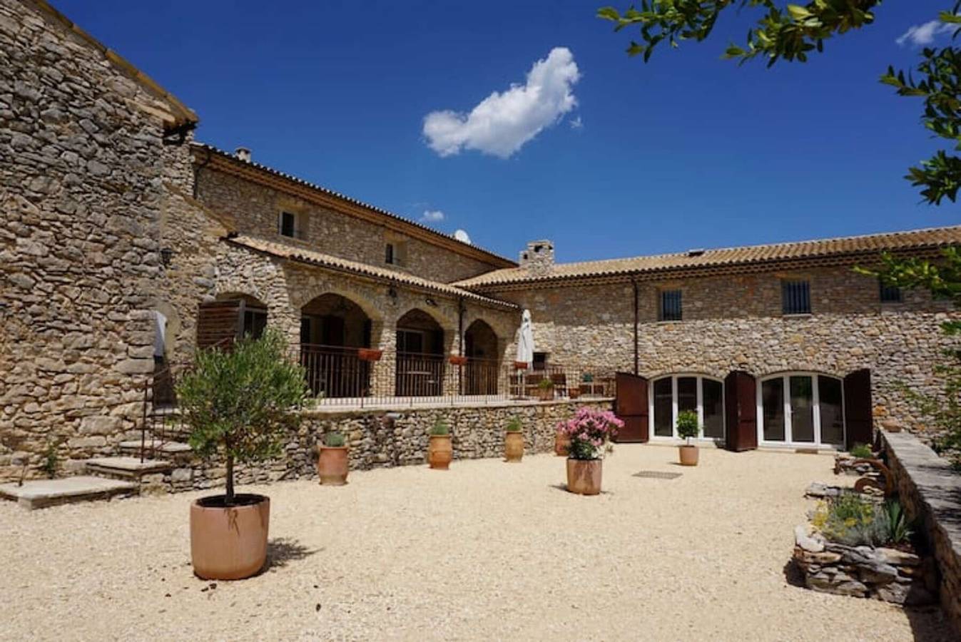 Maison 'La Buisse - Les 2 Gites' mit Bergblick, gemeinsamer Terrasse und Wlan in Simiane-la-Rotonde, Forcalquier und Umgebung