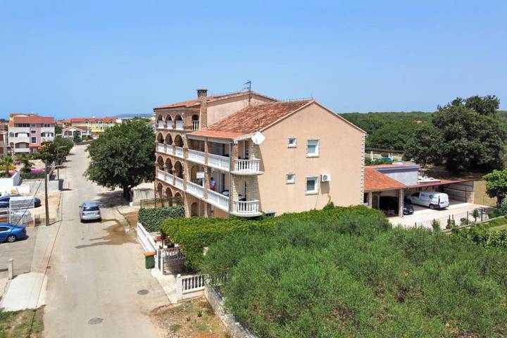 BnB für 7 Personen, mit Balkon in Zadar