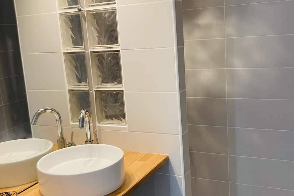 Entire apartment, Le Flocmagny - Quiet garden level 2 steps from the city center in Châlons-en-Champagne, Marne
