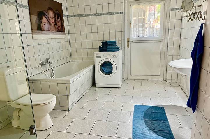 Ganze Wohnung, Ferienwohnung mit Blick in den Garten. 5 Minuten bis zum See und zur S-Bahn in Erkner, Region Oder - Spree