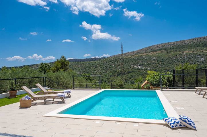 Villa for 6 personer med balkon/terrasse in Naklice, Split-Dalmatien