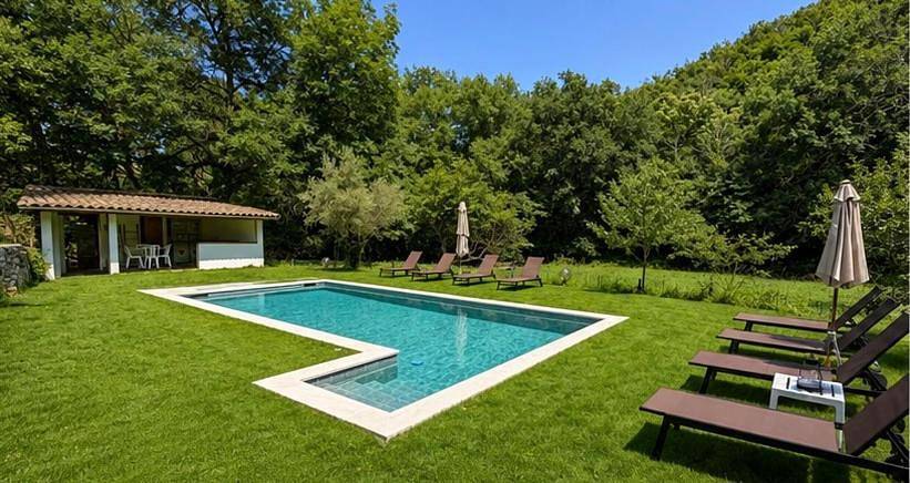 Location de vacances pour 10 personnes, avec Terrasse ainsi que Piscine et Vue à Sainte-Croix-de-Caderle