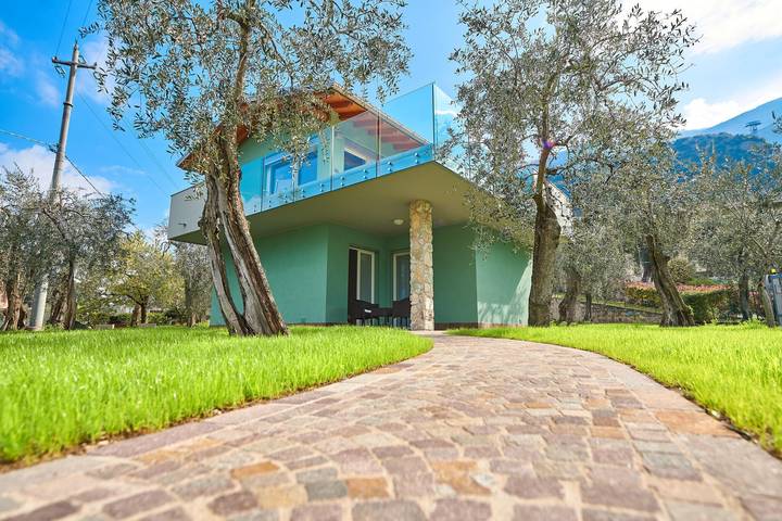 Location de vacances pour 4 personnes, avec Jacuzzi ainsi que Jardin et Vue sur le lac à Malcesine - 2