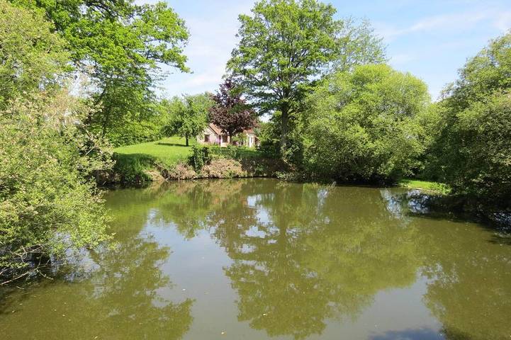 Gîte pour 4 personnes, avec jardin à Sazeray