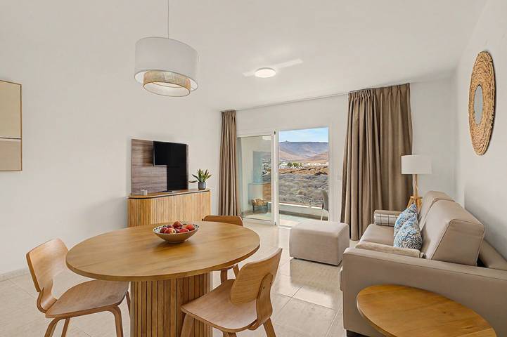 Ganze Wohnung, Ferienwohnung "Callao Beach 10" mit Bergblick, Terrasse und Wlan in Punta de las Mujeres, Haría