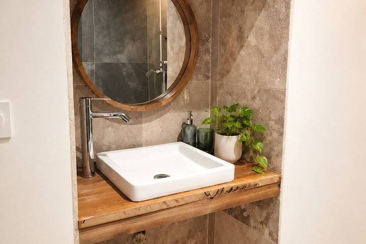 Appartement entier, Appart' hôtel tout confort avec balcon, clim, wifi in Tulette, Région de nyons