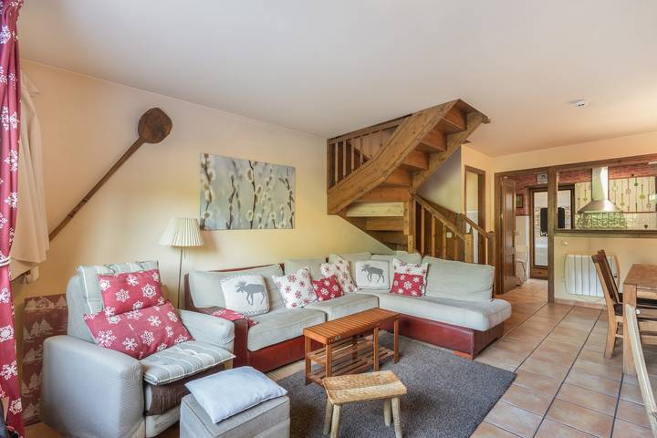 Ferienhaus 'Can Vall Bellver' mit Bergblick, privater Terrasse, Wlan in Bellver de Cerdanya, Katalanische Pyrenäen