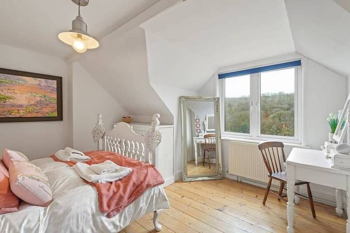 Cosy Home on the Waterfront, Private Parking in Looe, Cornualles
