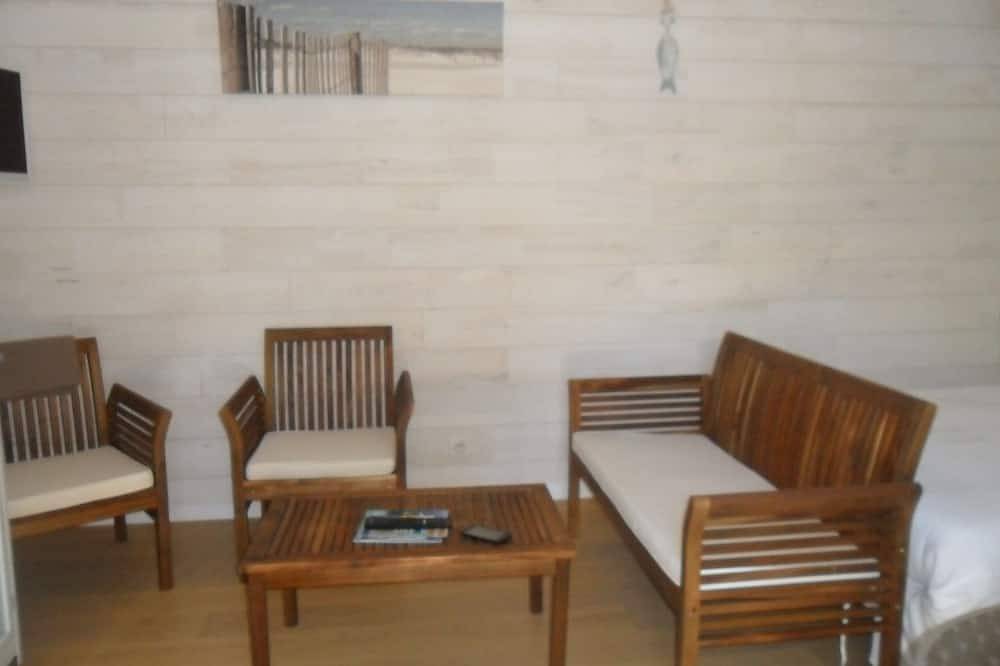 Appartement entier, Partie indépendante de Villa avec spacieuse terrasse bois près des 44 hectares in Lège-Cap-Ferret, Région d'Arcachon