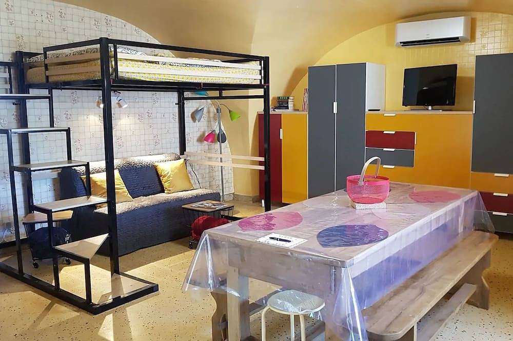 Ganze Wohnung, Homerez - Gemütliches Studio in Aydat mit Klimaanlage auf 26 m² in Aydat, Regionaler Naturpark Volcans d'Auvergne