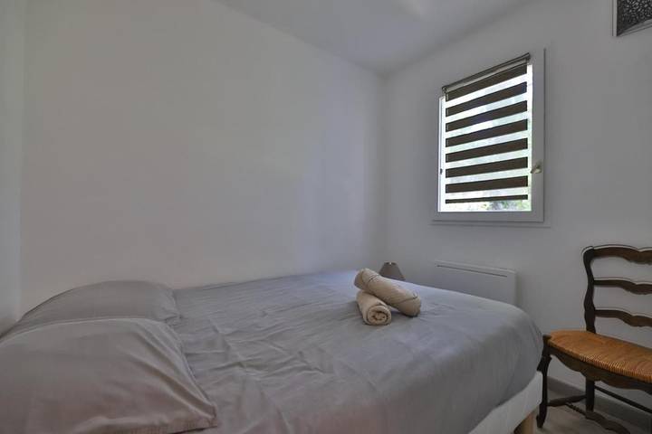 Gîte pour 4 personnes, avec terrasse et vue dans Calanque de Cap Rousset - 2