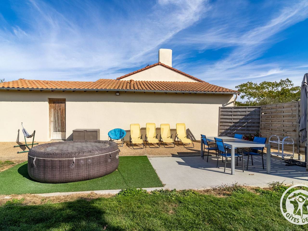 Gîte de charme 4 pers avec spa privatif, terrasse, et équipements complets au cœur d'un village viticole in Nueil-sur-Layon, Vallée de la Loire