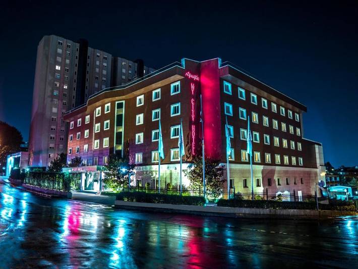 Hotel dla 3 osób, z Ogród i Basen w Azja