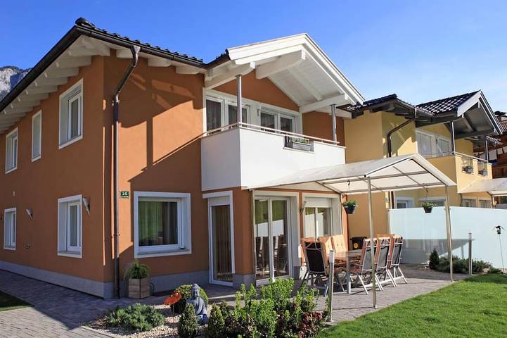 Ferienhaus für 10 Personen, mit Sauna und Terrasse sowie Garten und Pool, mit Haustier