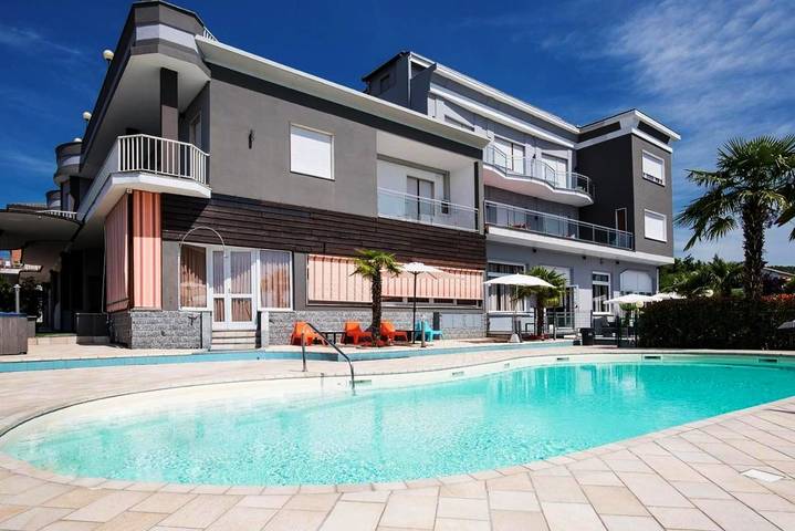 Hôtel pour 3 personnes, avec Balcon et Terrasse ainsi que Jacuzzi et Piscine à Viverone