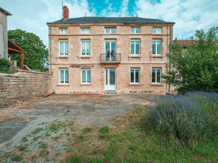 Location de vacances pour 6 personnes, avec Terrasse et Jardin à Nouart