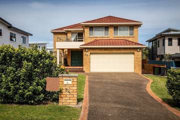 Holiday Home for 12 People in Mollymook Beach, New South Wales, Photo 1