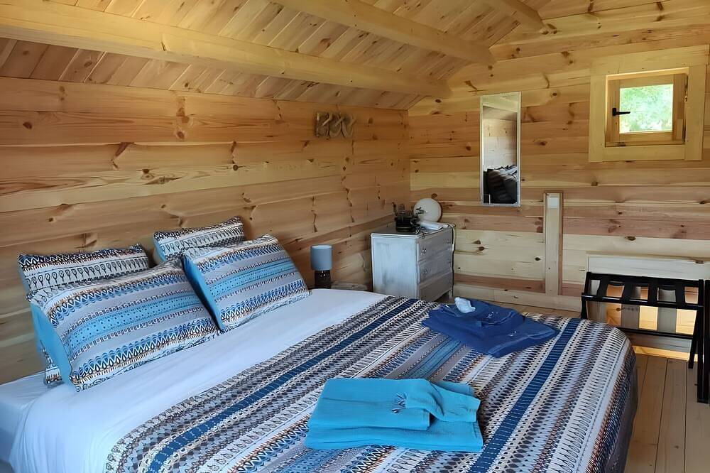 Gästezimmer 'Au Chant Des Oiseaux - Rouge Gorge -' in Varen, Holzofenpizza und Wlan in Varen, Zentralmassiv