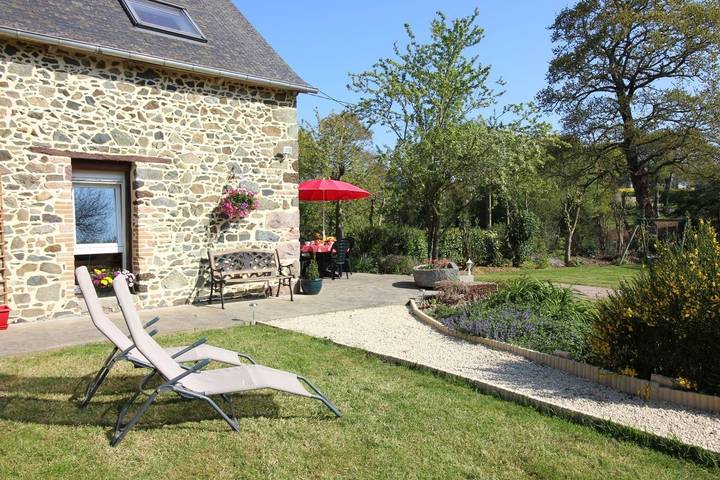 Gîte pour 4 personnes, avec Jacuzzi ainsi que Terrasse et Jardin