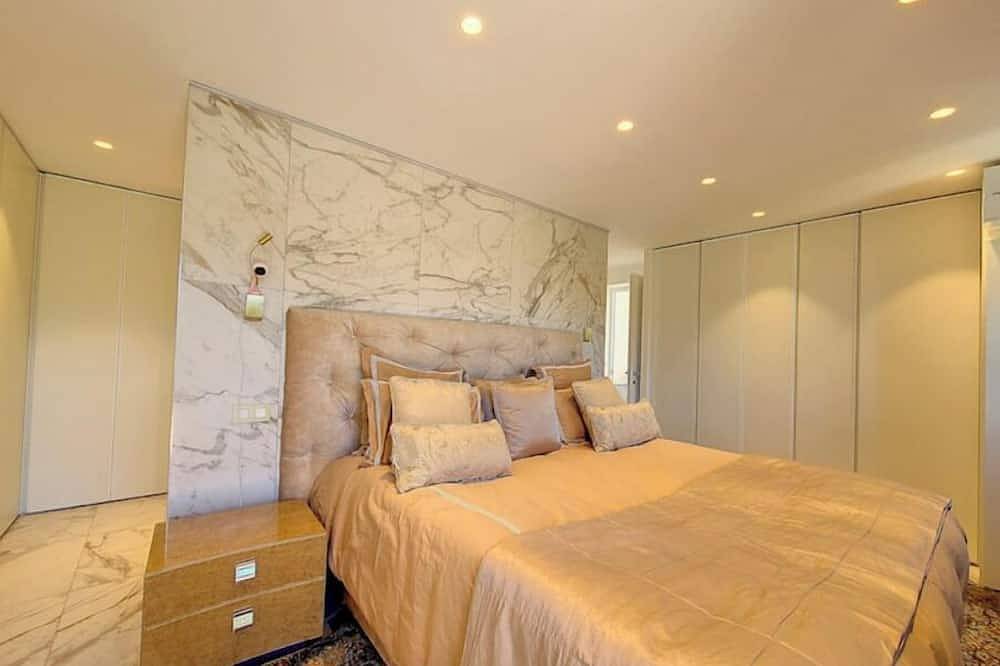 Quiet family villa with pool in Roquefort-les-Pins, Cannes region