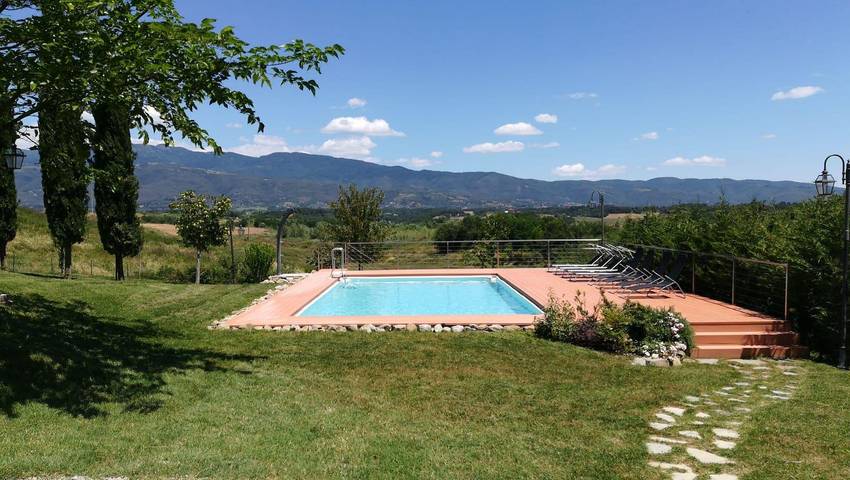 Appartamento vacanze per 4 persone, con giardino e terrazza in Valdarno