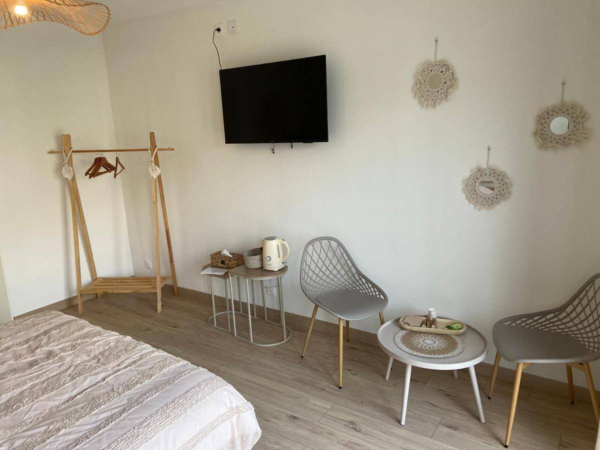 Double Room with Private Bathroom in Bergerac, Périgord Pourpre