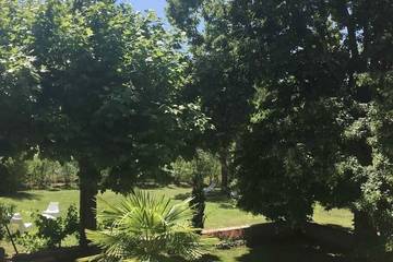 Gîte pour 8 personnes, avec jardin ainsi que terrasse et jacuzzi à Beaumont-lès-Valence