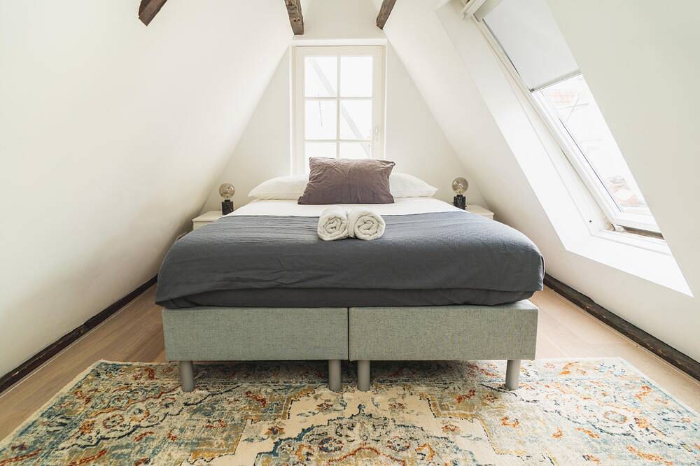 De achterkamer - Tiny and cosy attic in Jordaan, Dutch Coast