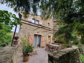 Gîte pour 8 personnes, avec vue ainsi que jardin et piscine à Saint-Montan
