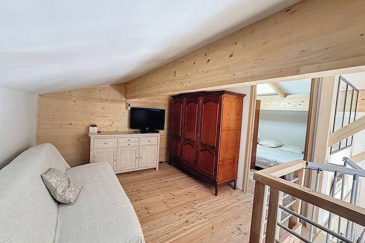 Gîte pour 8 personnes, avec jardin dans La Croix de Bauzon - 2