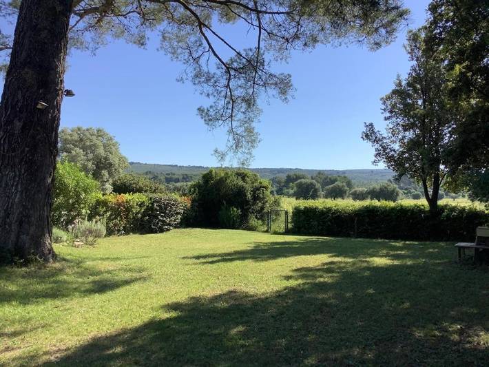 Location de vacances pour 7 personnes, avec vue ainsi que jardin et piscine, animaux acceptés à Le Castellet - 4