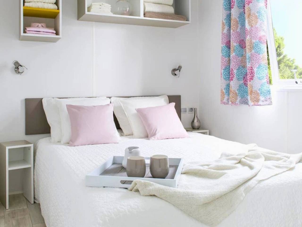 Zecamping 3 étoiles pataugeoire locatif Tv clim 24m2 in Saint-Rémy-de-Provence, Region de Arles