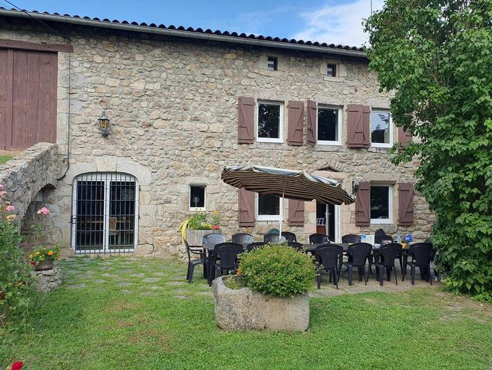 Location de vacances pour 12 personnes, avec piscine et jardin, animaux acceptés à Vorey - 2