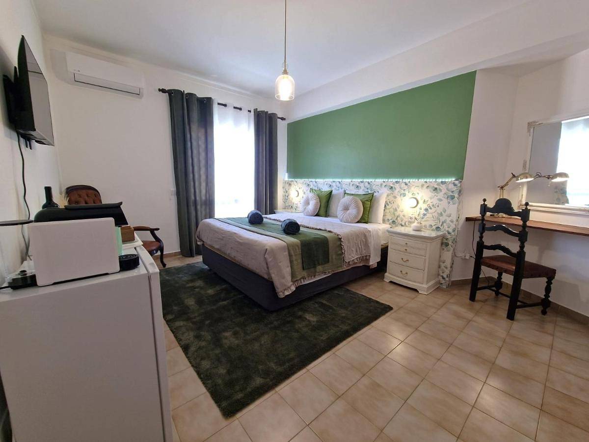 Portimão Guest House - Suites & Rooms, Rooftop River View, Bbq & Ac in Portimão, Distrito de Faro
