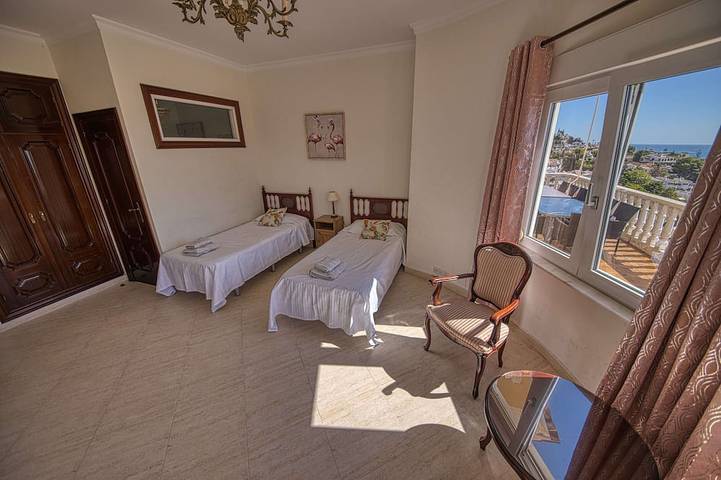 Villa élégante et très spacieuse avec piscine privée et vue imprenable. in Torremuelle, Benalmádena