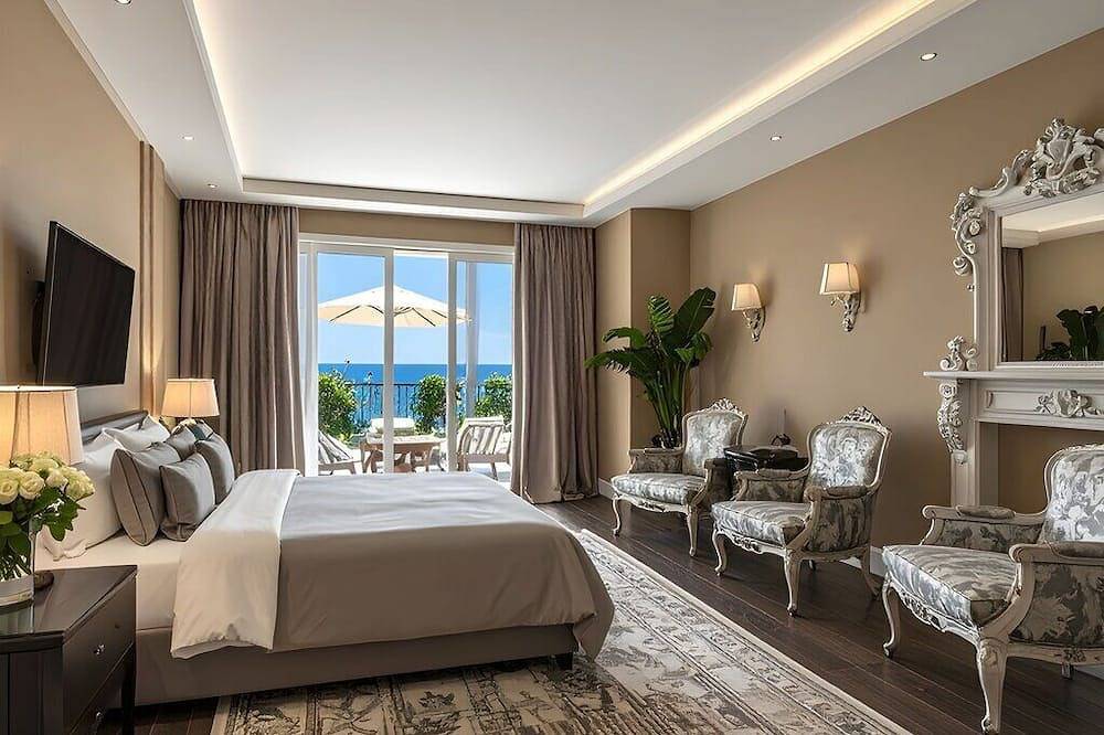 Spacious Estate in Saint-Jean-Cap-Ferrat with Phenomenal Ocean View in Saint-Jean-Cap-Ferrat, Mittelmeerküste (Frankreich)