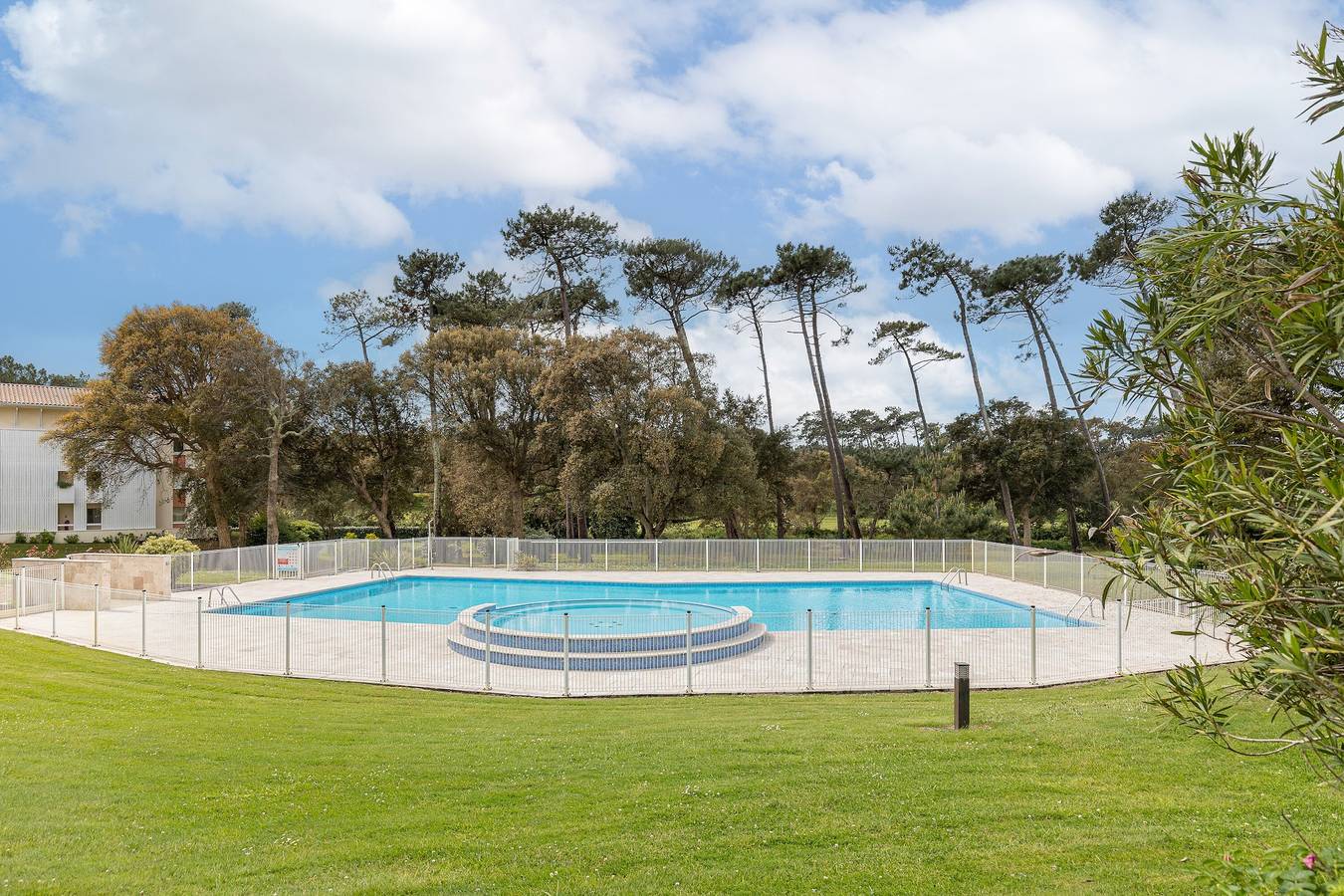 Apartamento entero, Apartamento vacacional "Résidence moderne avec piscine" con piscina compartida, terraza y Wi-Fi in Moliets-Plage, Moliets-et-Maa