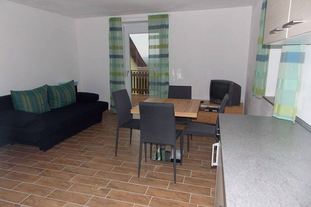 Ganze Wohnung, Ferienwohnung mit eigenem Badezimmer in Röttingen, Taubertal
