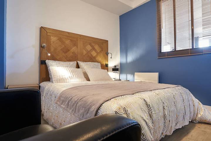 Entire holiday apartment, Paul Riquet's Birthplace - Les Halles View - A/C in Béziers, Mediterranean Coast (France)