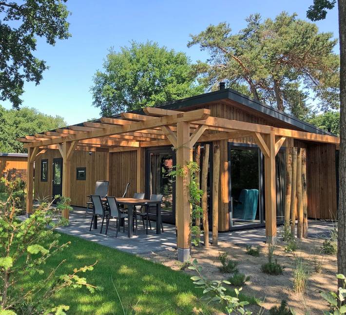 Lodge voor 4 personen, met tuin en whirlpool op de Veluwe