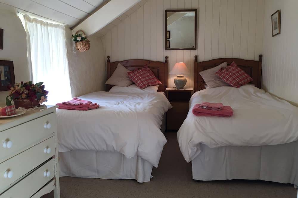 Charming old cottage overlooking Dunmanus Bay in Seefin, County Cork