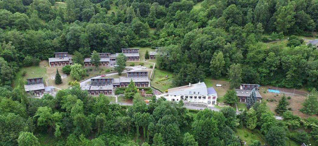 Parc de vacances pour 6 personnes, avec jardin dans les Pyrénées