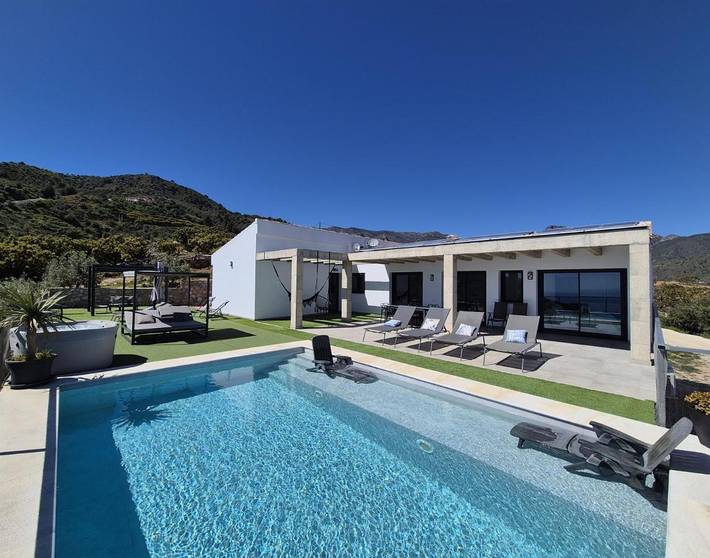 Casa rural para 6 personas, con jardín además de piscina y vistas en Costa Tropical