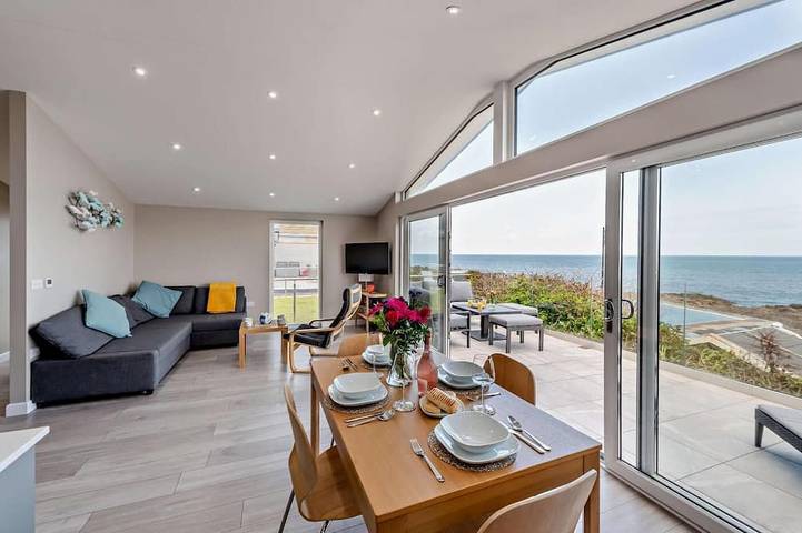 Chalet for 4 people, with pool in Westward Ho